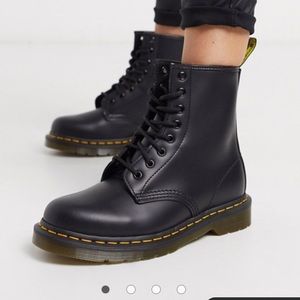 Modern Classic dr martens